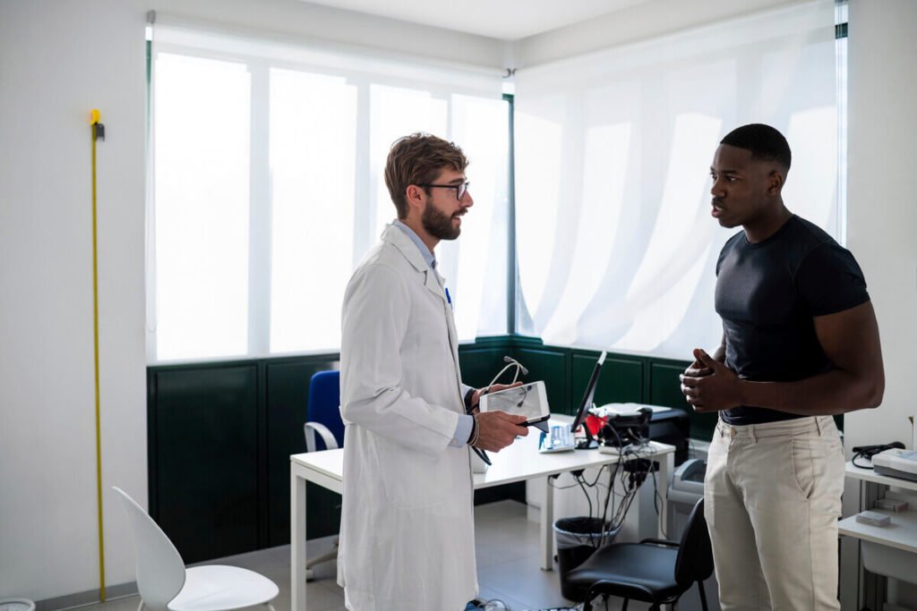 Bouton blanc sur le téton chez l'homme : quelles sont les causes et que faire ? 4