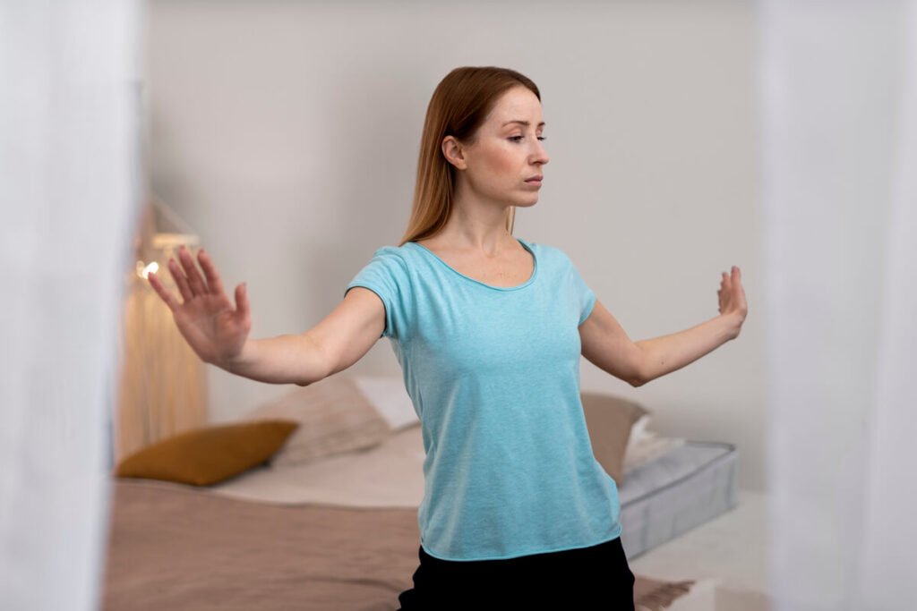 Cavernome cérébral et stress : impacts, risques et gestion 4 Une personne pratiquant des exercices de respiration guidée pour calmer son anxiété.